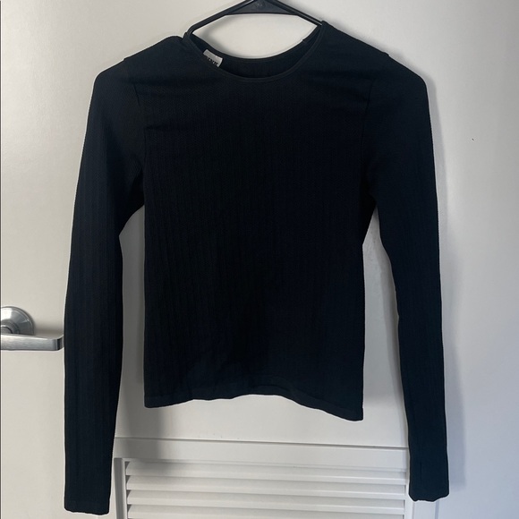 PINK Victoria's Secret Black Open-Back Seamless Top with Thumb Holes size small - Picture 4 of 5